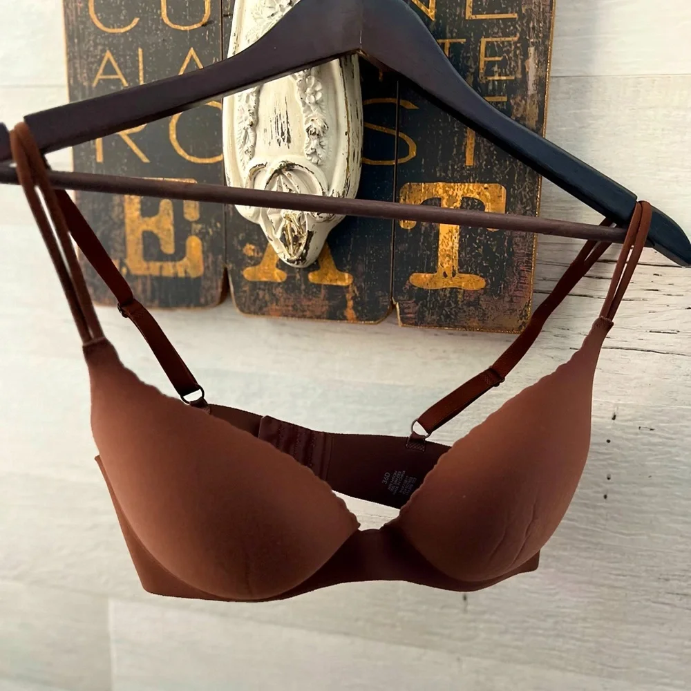 VS ANGELS SECRET EMBRACE BRA - Picture 2 of 5